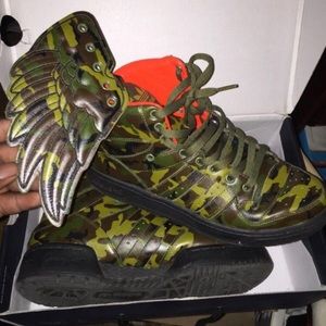 Jeremy Scott “Wings”